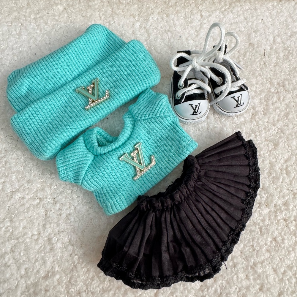 Labubu Outfit Set with Skirt and Shoes - Picture 1 of 2